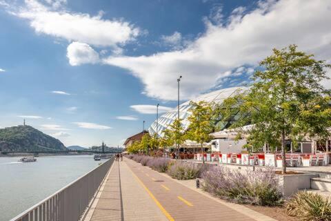 Sunny Rooms At Danube Будапеща Екстериор снимка
